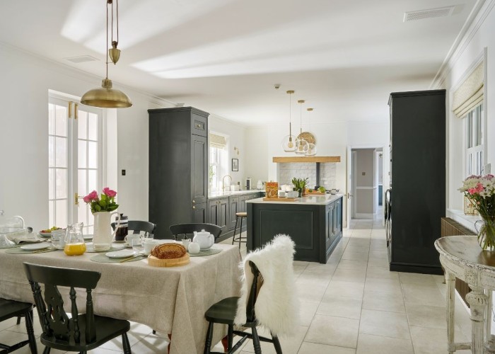 10. Kitchen With Table