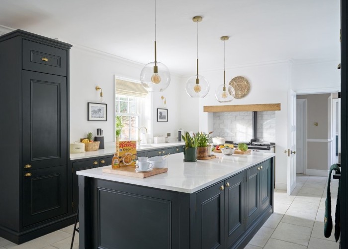 13. Kitchen (With Island), Kitchen (Coloured units), Kitchen (Modern), Kitchen (Electric/Induction Hob)
