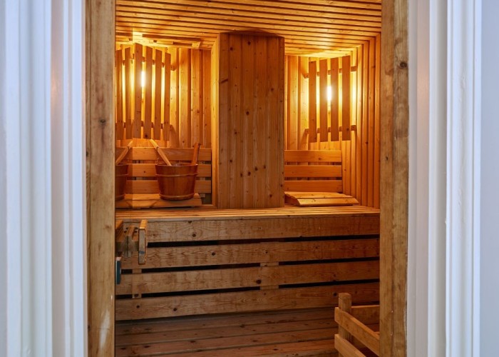 47. Sauna / Steam Room