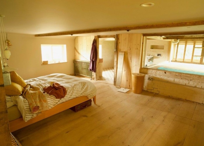 34. Bedroom (Master/En-Suite)