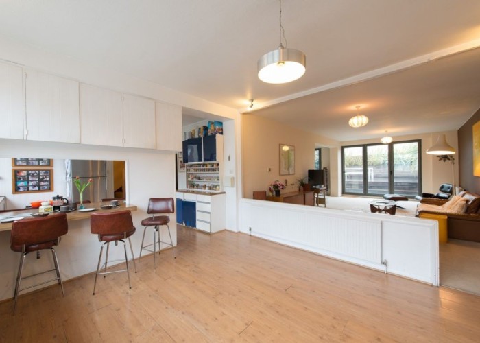 6. Kitchen (Cream or White units)