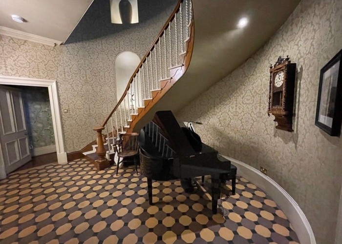 6. Piano, Staircase (Sweeping)