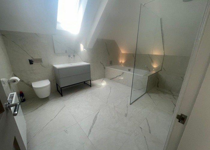 23. Bathroom (Large), Bathroom (Shower and bath)