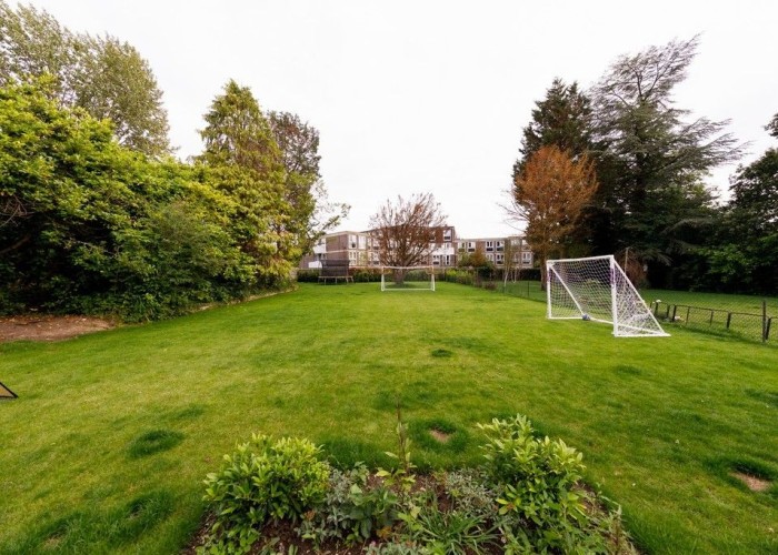 31. Garden (Rear, Large)