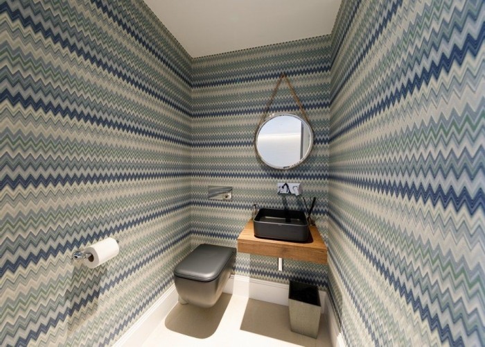 8. Pattern Wallpaper, Toilet