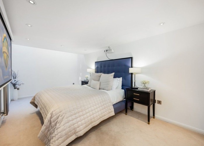 13. Bedroom (Double)