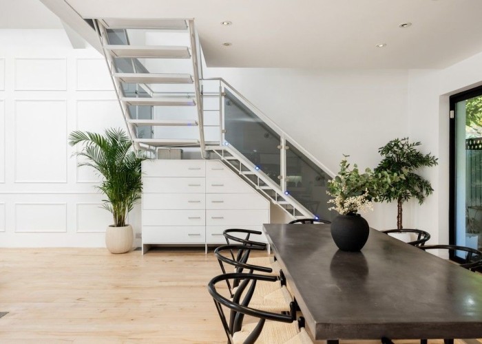 12. Diningroom, Stairway