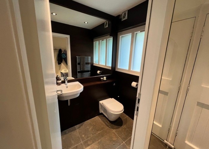 11. Toilet