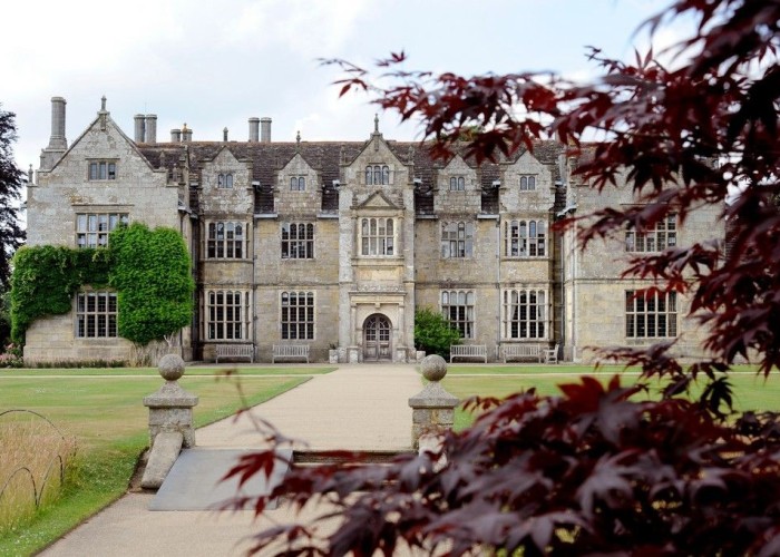 4. Exterior, Stately Home Exterior