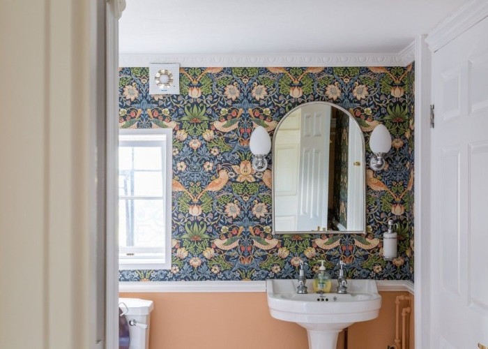 31. Pattern Wallpaper, Toilet