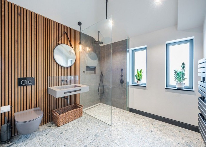 17. Bathroom (Large)