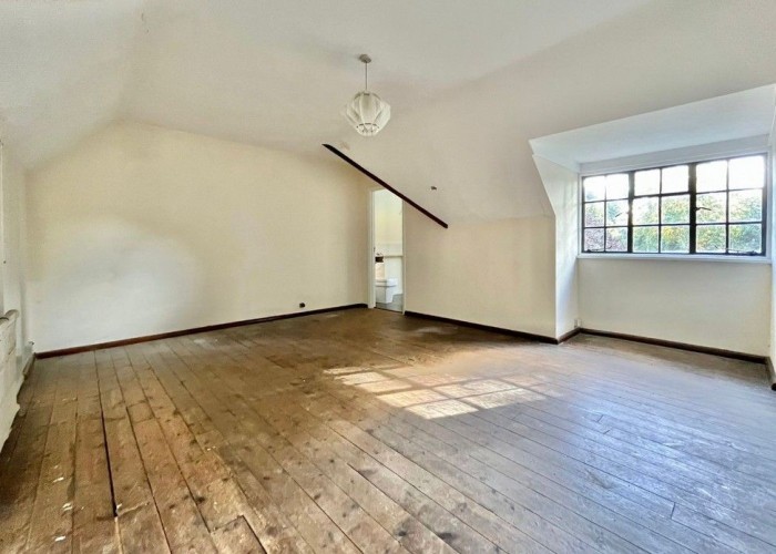 13. Empty Room
