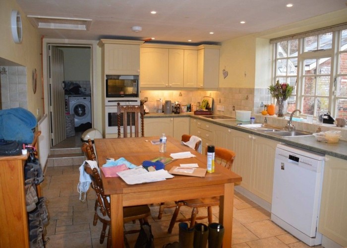 7. Kitchen With Table