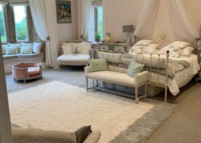 18. Bedroom (Master/En-Suite)