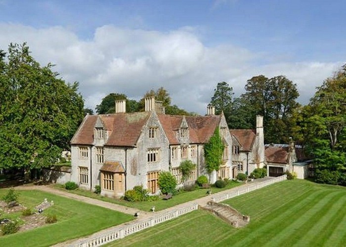 1. Manor House, Coronavirus-Friendly