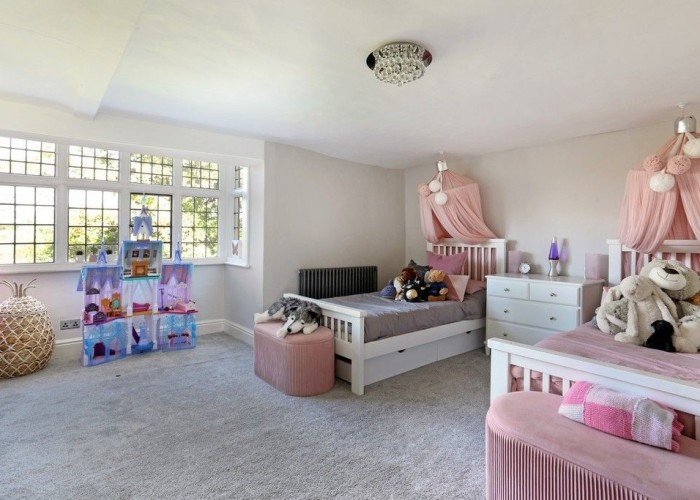 17. Bedroom (Childrens), Bedroom (Twin Beds)