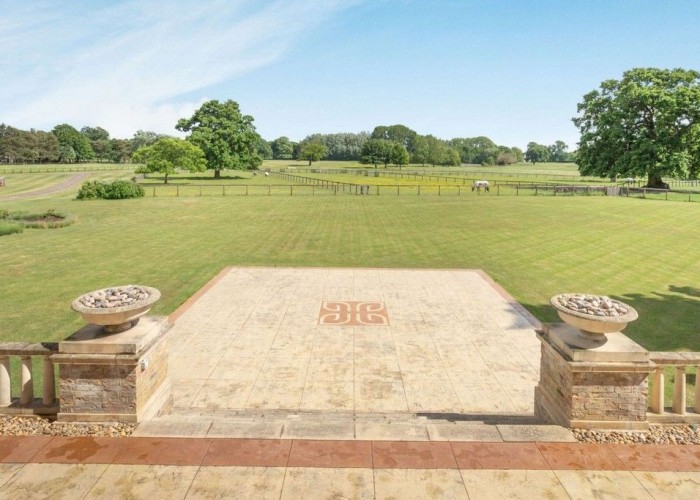 8. Garden (Rear, Large)