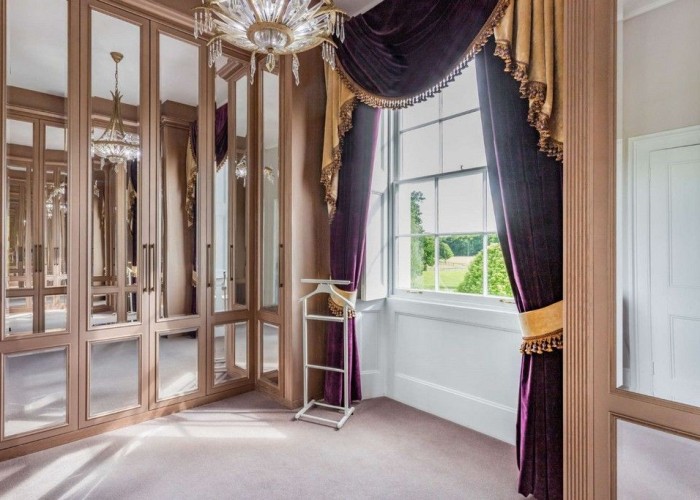 57. Dressing Room/Walk-in Wardrobe