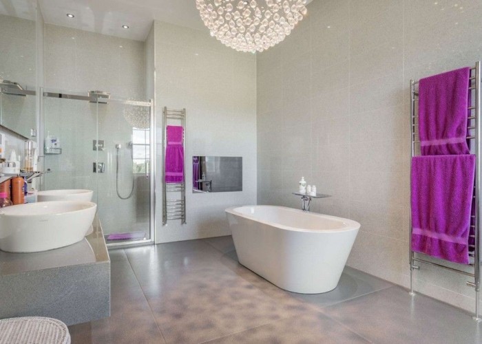 63. Bathroom (Large), Bathroom (Roll Top), Bathroom (2 sinks), Bathroom (Shower and bath)