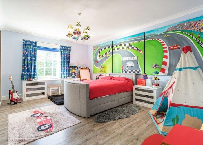 80. Bedroom (Childrens)
