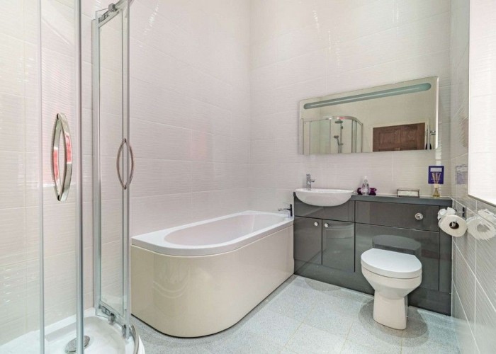 92. Bathroom (Shower and bath)