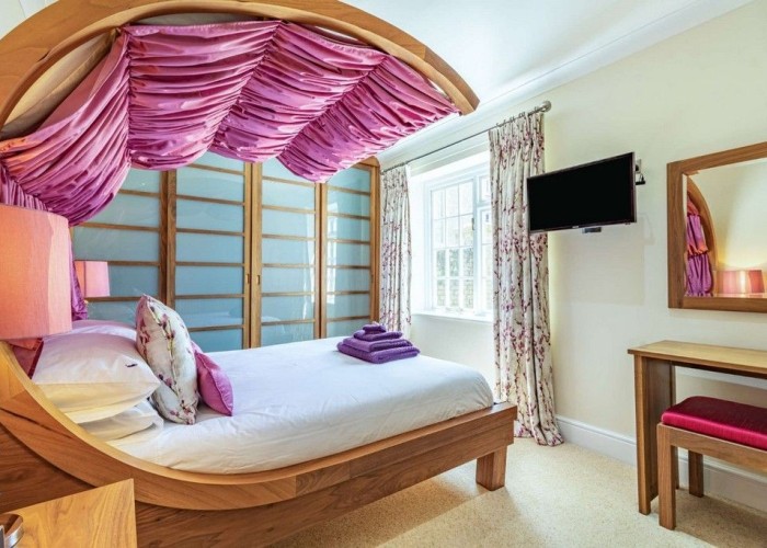93. Bedroom (Double)
