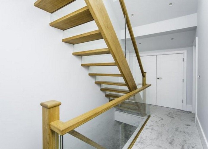 13. Stairway / Staircase, Landing