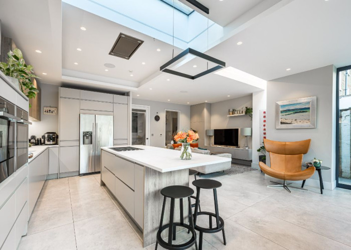 Kitchen (With Island), Kitchen (Coloured units), Kitchen (Modern), Kitchen With Table, Open-plan, Kitchen (Electric/Induction Hob) at Victorian Semi Detached Home For Filming, London