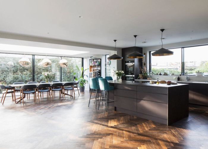 7. Kitchen (With Island), Kitchen (Coloured units), Kitchen (Modern), Kitchen With Table, Kitchen (Electric/Induction Hob)