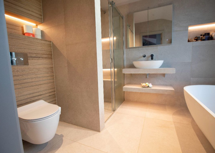 28. Bathroom (Large), Bathroom (Roll Top), Bathroom (Shower and bath)