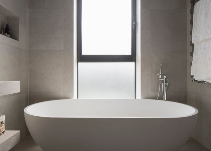 29. Bathroom (Roll Top)