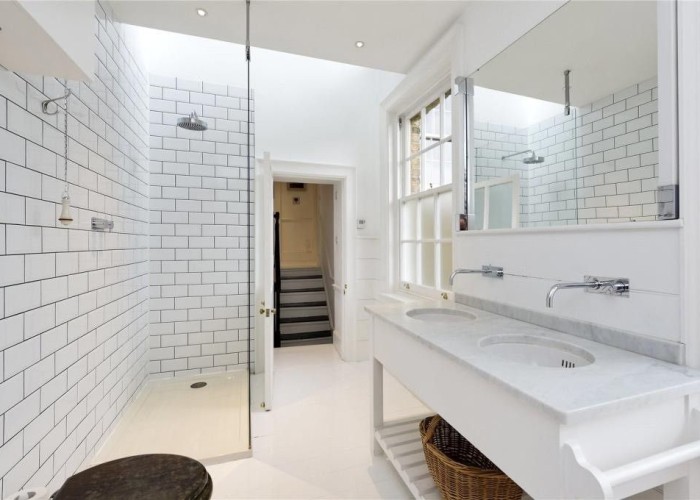 7. Bathroom (Large), Bathroom (2 sinks)