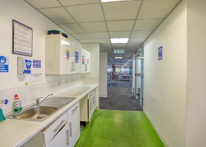8. Kitchen, Kitchen (Cream or White units)