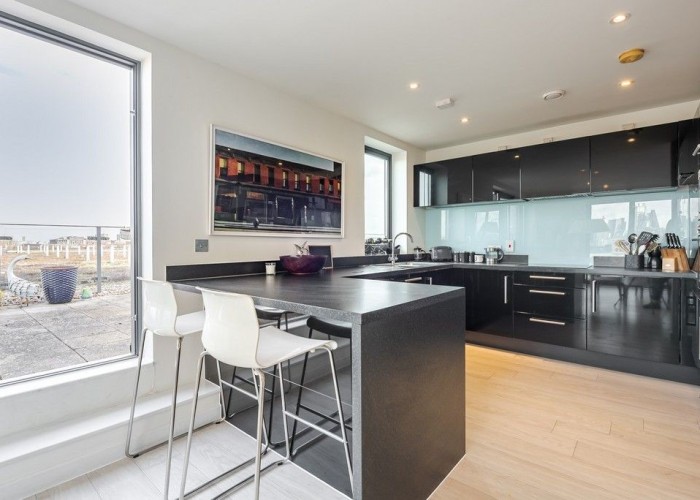 2. Kitchen (Coloured units), Kitchen (Modern), Kitchen (Electric/Induction Hob)