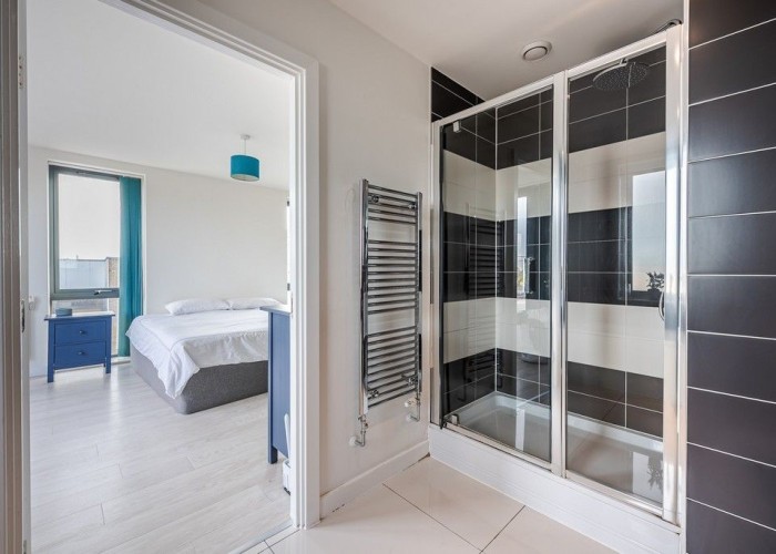 11. Bedroom (Master/En-Suite)