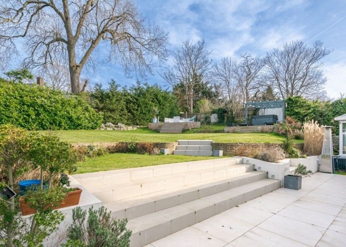 39. Garden (Rear, Large)