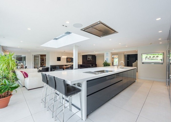 10. Kitchen (With Island), Kitchen (Coloured units), Kitchen (Modern), Kitchen With Table, Kitchen (Electric/Induction Hob)