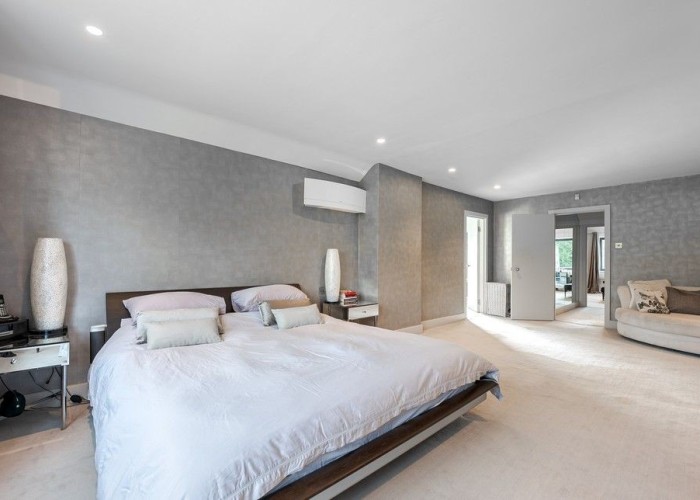 22. Bedroom (Master/En-Suite)