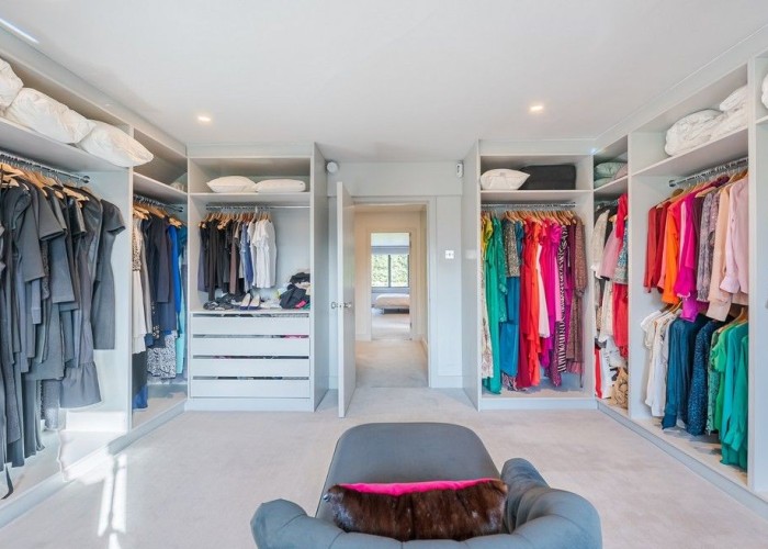 25. Dressing Room/Walk-in Wardrobe