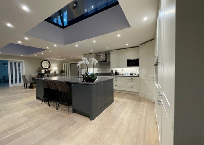 11. Kitchen (With Island), Kitchen (Cream or White units), Kitchen (Coloured units), Kitchen (Modern), Kitchen With Table, Kitchen (Electric/Induction Hob)