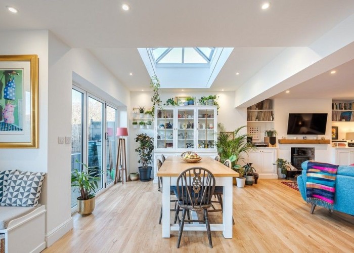 10. Diningroom, Open-plan, Skylight