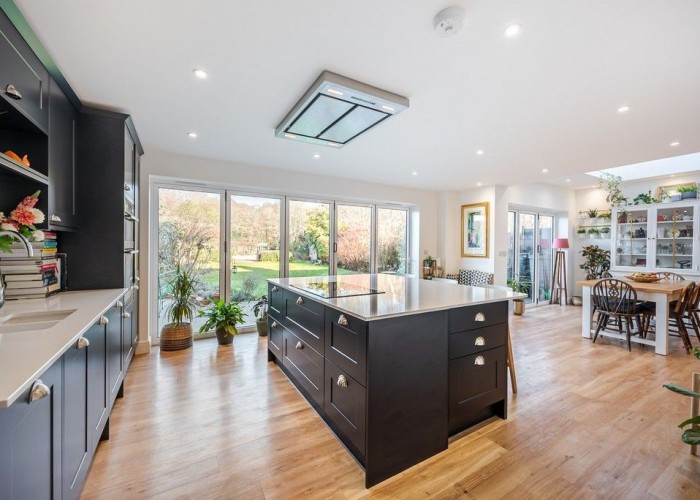 4. Kitchen (With Island), Kitchen (Coloured units), Kitchen (Modern), Kitchen (Electric/Induction Hob)