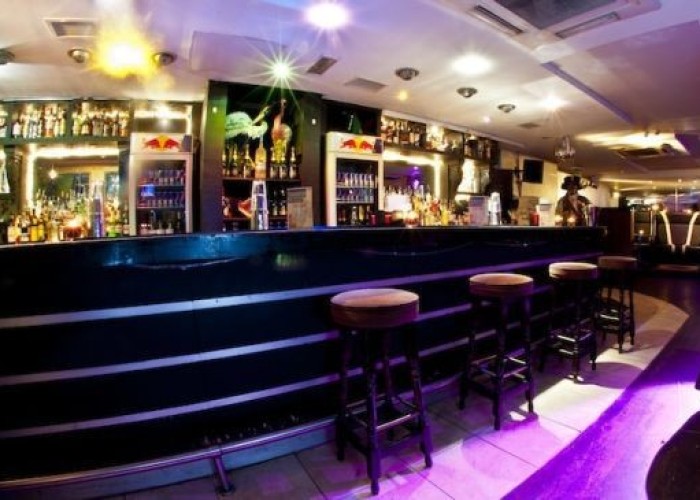 11. Pub / Bar