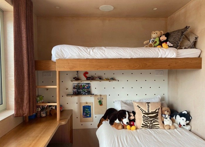 18. Bedroom (Childrens), Bedroom (Twin Beds)