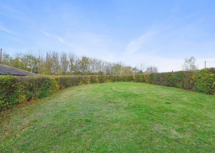 42. Garden (Rear, Large)