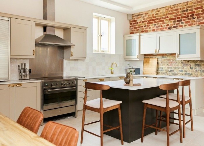 3. Kitchen (With Island), Kitchen (Cream or White units), Kitchen (Modern), Kitchen With Table, Kitchen (Electric/Induction Hob)