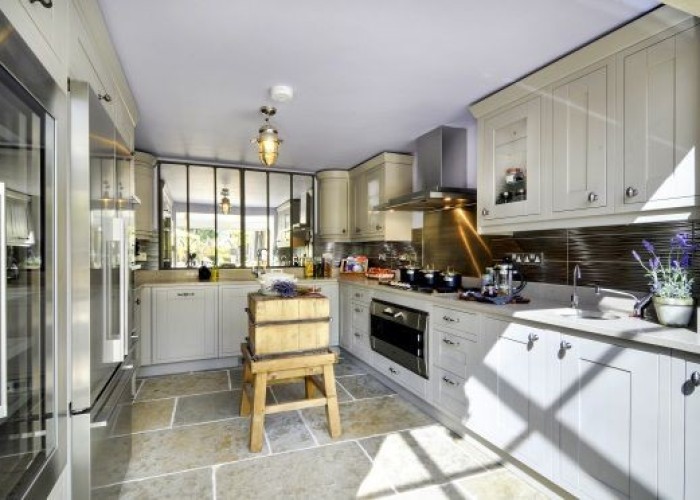 3. Kitchen (Coloured units)