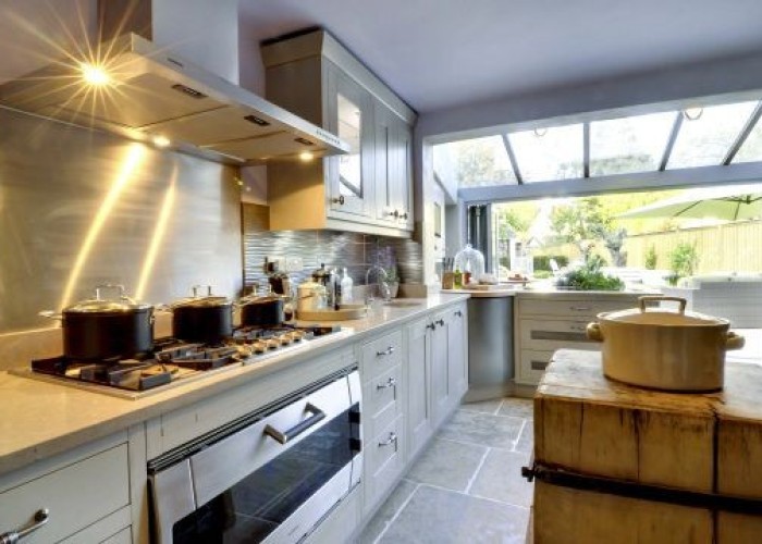 4. Kitchen (Coloured units)