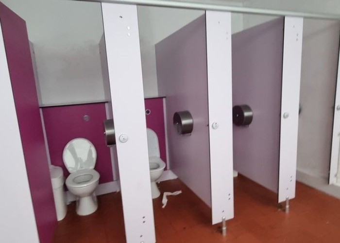 18. Toilet / Toilet Block