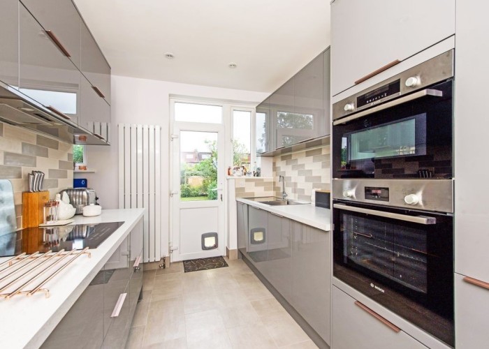 2. Kitchen (Coloured units), Kitchen (Modern), Kitchen (Electric/Induction Hob)